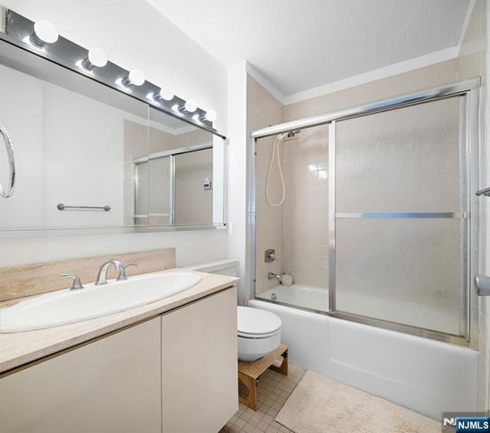 7004 JFK B 70th 40G, Guttenberg, NJ 07093