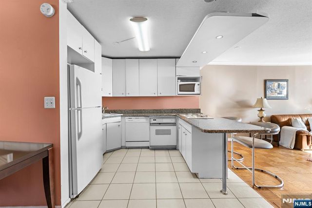7004 JFK B 70th 40G, Guttenberg, NJ 07093