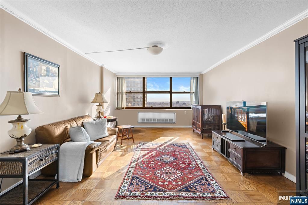 7004 JFK B 70th 40G, Guttenberg, NJ 07093