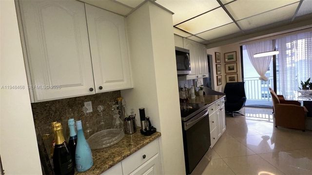 210 174th St 1909, Sunny Isles Beach, FL 33160