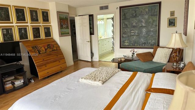 210 174th St 1909, Sunny Isles Beach, FL 33160