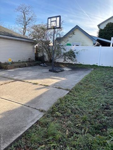 3 Hudson Street W, East Rockaway, NY 11518