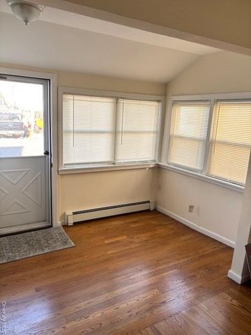 3 Hudson Street W, East Rockaway, NY 11518