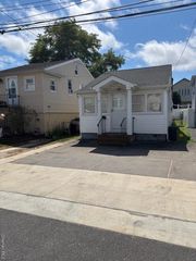 3 Hudson Street W, East Rockaway, NY 11518