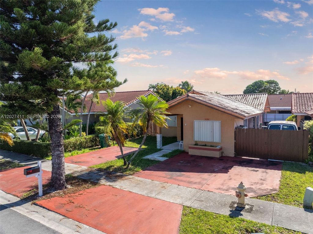 Image 1 of property listing at 10724 SW 145th Ave, Miami, FL 33186