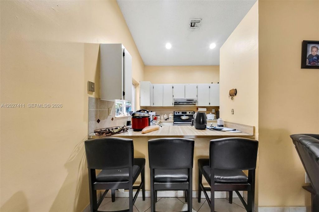 Image 9 of property listing at 10724 SW 145th Ave, Miami, FL 33186