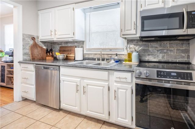 3310 S Maywood Avenue, Independence, MO 64052