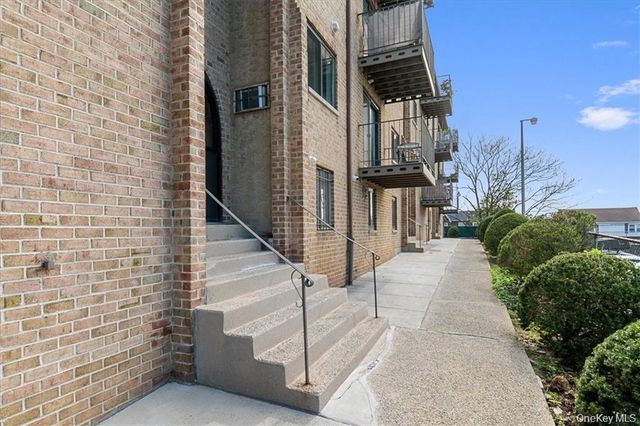 142 Trenchard Street 2E, Yonkers, NY 10704