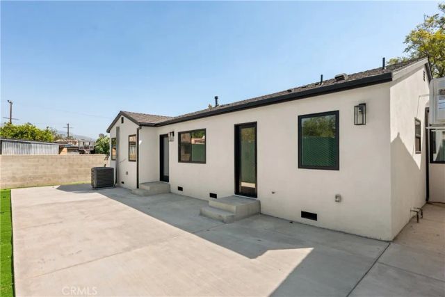 7943 Ledge Avenue, Sun Valley, CA 91352