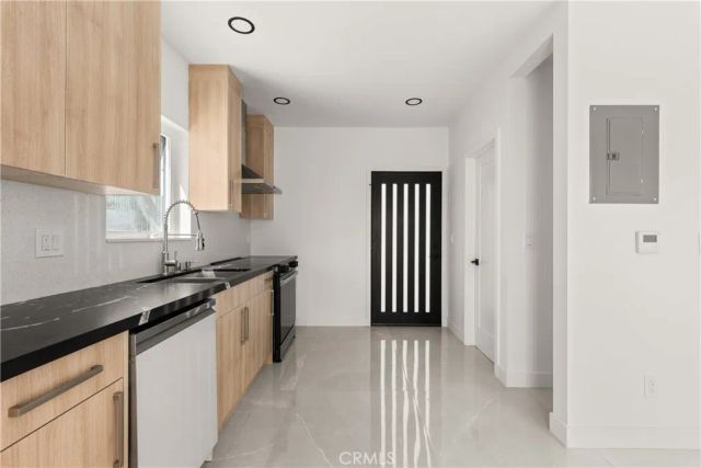 7943 Ledge Avenue, Sun Valley, CA 91352