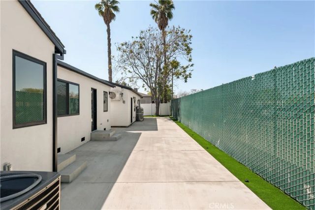 7943 Ledge Avenue, Sun Valley, CA 91352