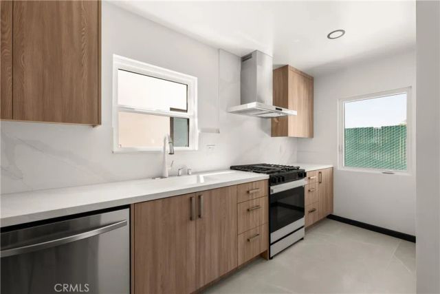 7943 Ledge Avenue, Sun Valley, CA 91352