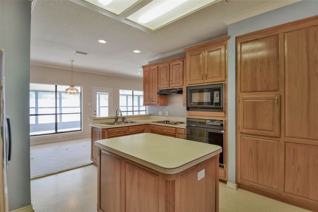 9110 Ravenswood Road, Granbury, TX 76049