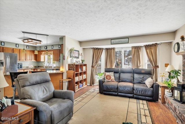 52 Old Birch Lane, Colonie, NY 12205