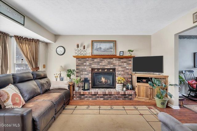 52 Old Birch Lane, Colonie, NY 12205