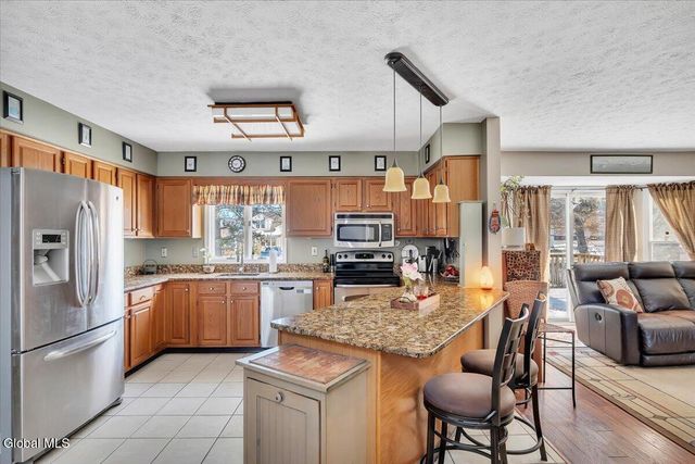 52 Old Birch Lane, Colonie, NY 12205