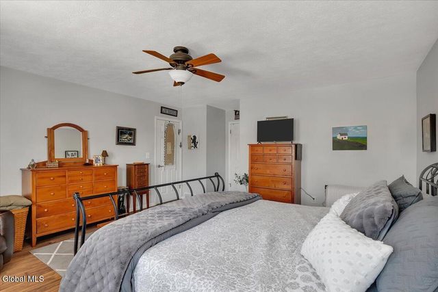 52 Old Birch Lane, Colonie, NY 12205