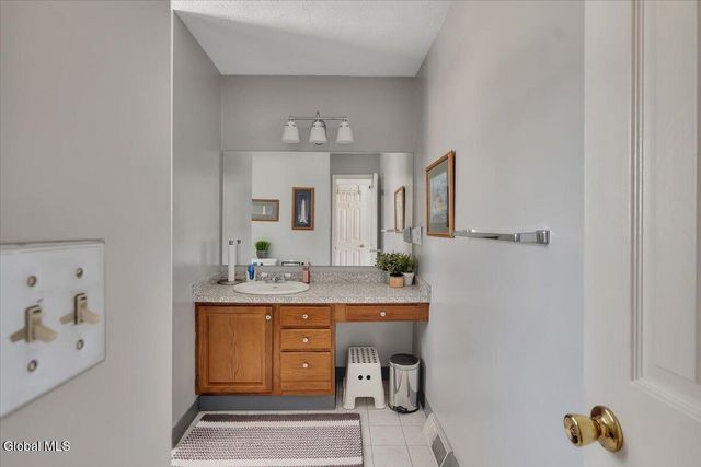 52 Old Birch Lane, Colonie, NY 12205