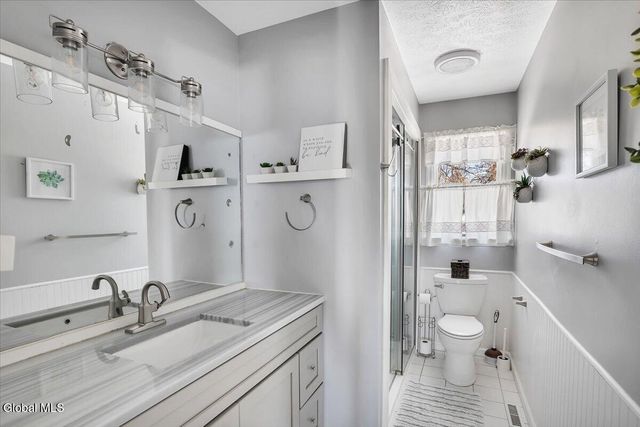 52 Old Birch Lane, Colonie, NY 12205