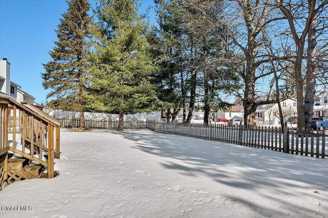 52 Old Birch Lane, Colonie, NY 12205