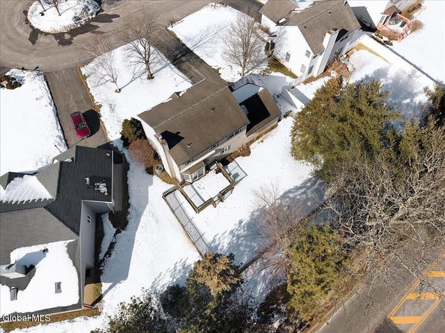 52 Old Birch Lane, Colonie, NY 12205