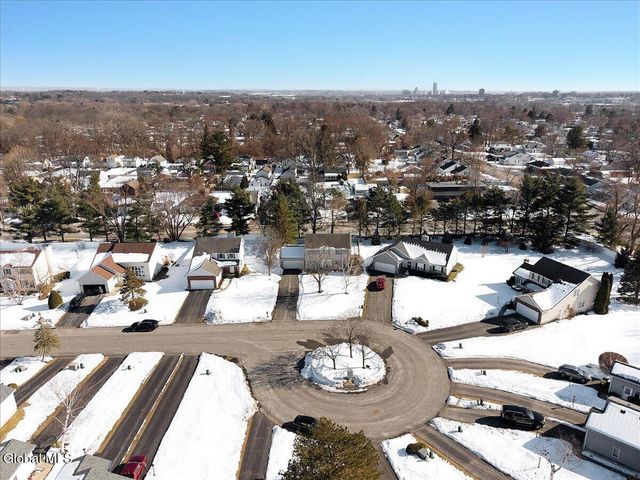 52 Old Birch Lane, Colonie, NY 12205