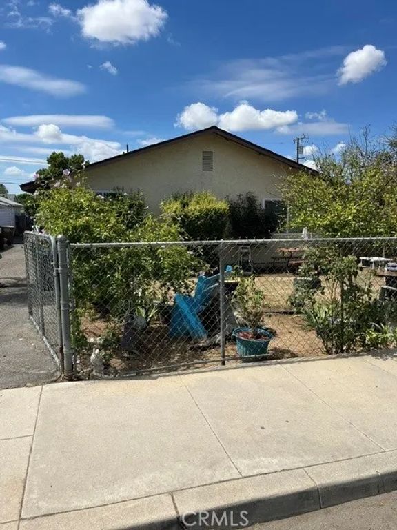 2819 Monterey, Bakersfield, CA 93306