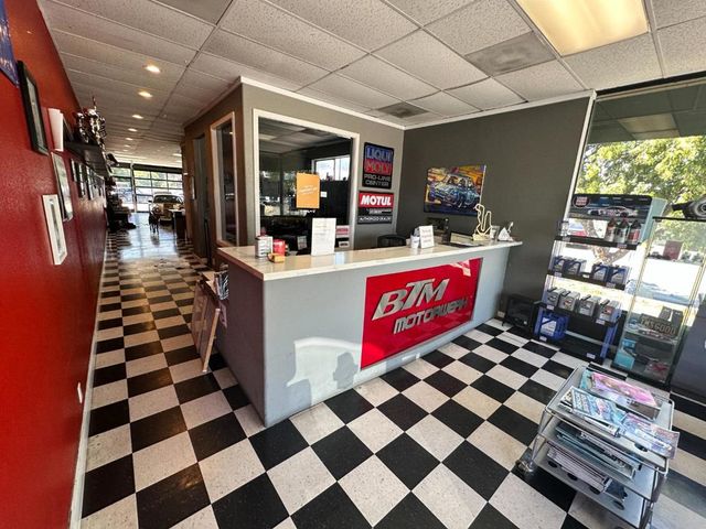 1661 S Bascom Avenue, Campbell, CA 95008