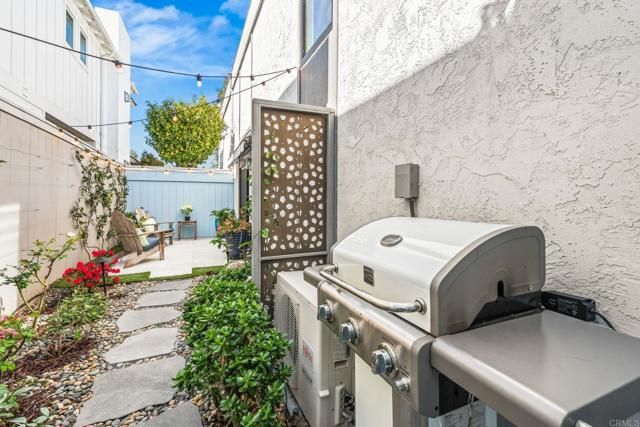 909 Olive Avenue, Coronado, CA 92118