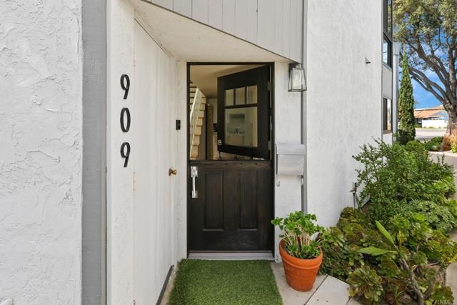 909 Olive Avenue, Coronado, CA 92118