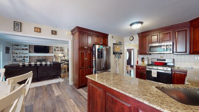 3 COLONIAL, Medford, NJ 08055