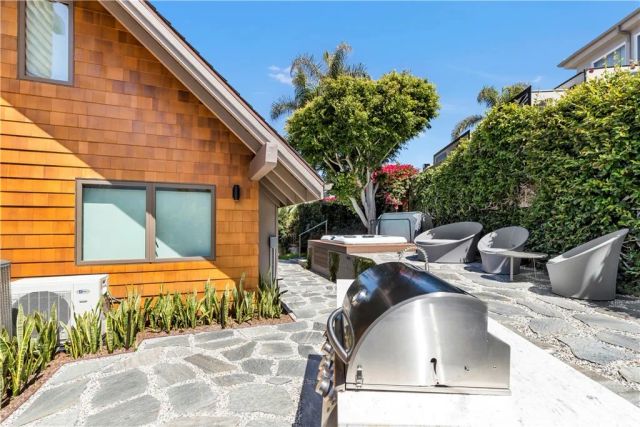 1944 Ocean, Laguna Beach, CA 92651