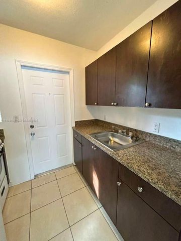 1265 SW 6th St 10, Miami, FL 33135