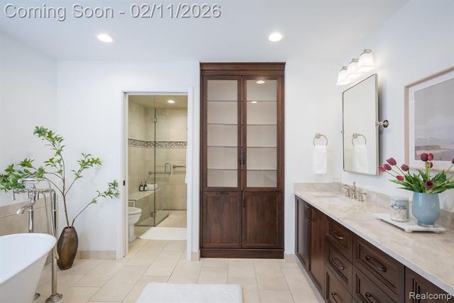 4024 Hidden Woods Drive, Bloomfield Hills, MI 48301