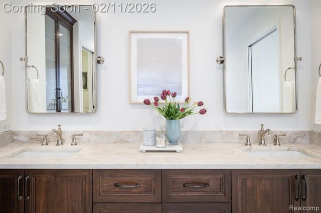 4024 Hidden Woods Drive, Bloomfield Hills, MI 48301