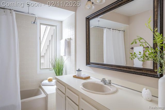 4024 Hidden Woods Drive, Bloomfield Hills, MI 48301