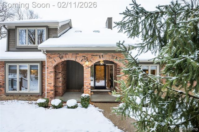 4024 Hidden Woods Drive, Bloomfield Hills, MI 48301