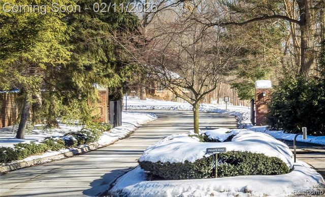 4024 Hidden Woods Drive, Bloomfield Hills, MI 48301