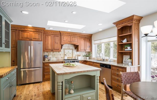 4024 Hidden Woods Drive, Bloomfield Hills, MI 48301