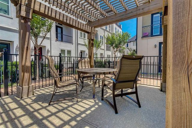 1826 Upland Lakes, Houston, TX 77043