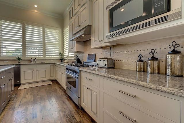 1826 Upland Lakes, Houston, TX 77043