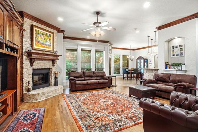 620 Highview Lane, Hurst, TX 76054