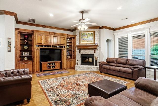 620 Highview Lane, Hurst, TX 76054