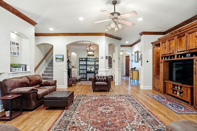 620 Highview Lane, Hurst, TX 76054