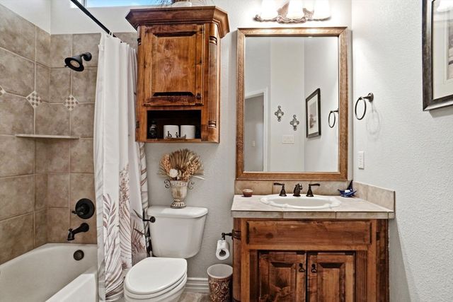 620 Highview Lane, Hurst, TX 76054