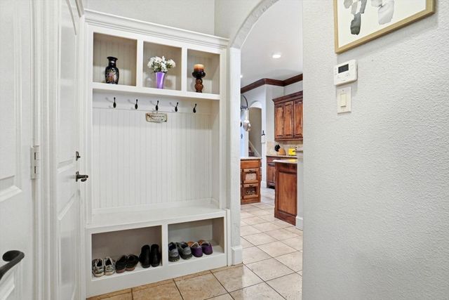 620 Highview Lane, Hurst, TX 76054