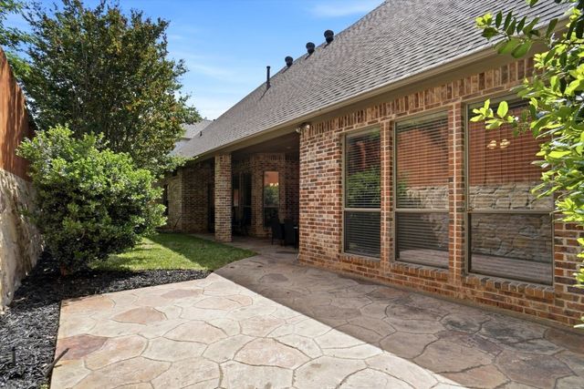 620 Highview Lane, Hurst, TX 76054
