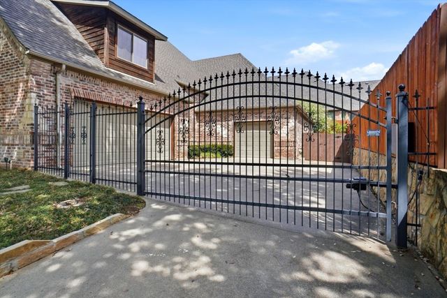 620 Highview Lane, Hurst, TX 76054