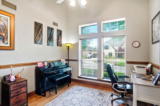 620 Highview Lane, Hurst, TX 76054