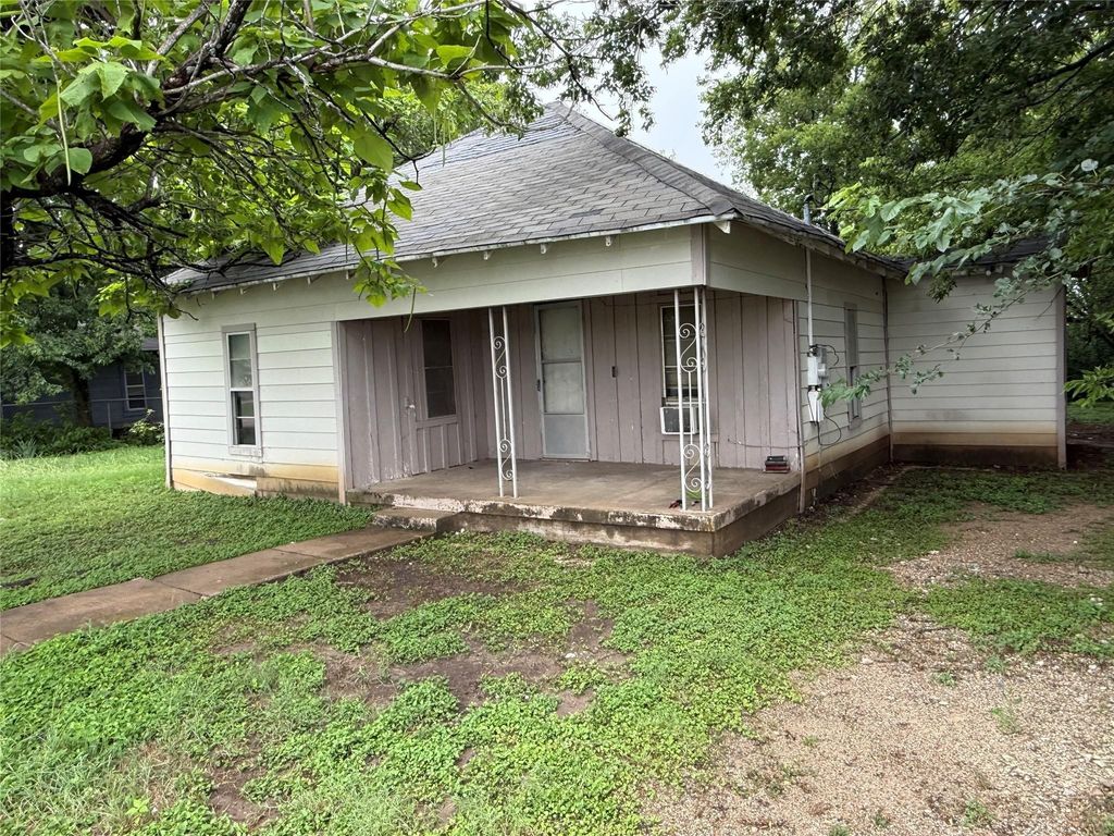 332 Harris Street, Italy, TX 76651